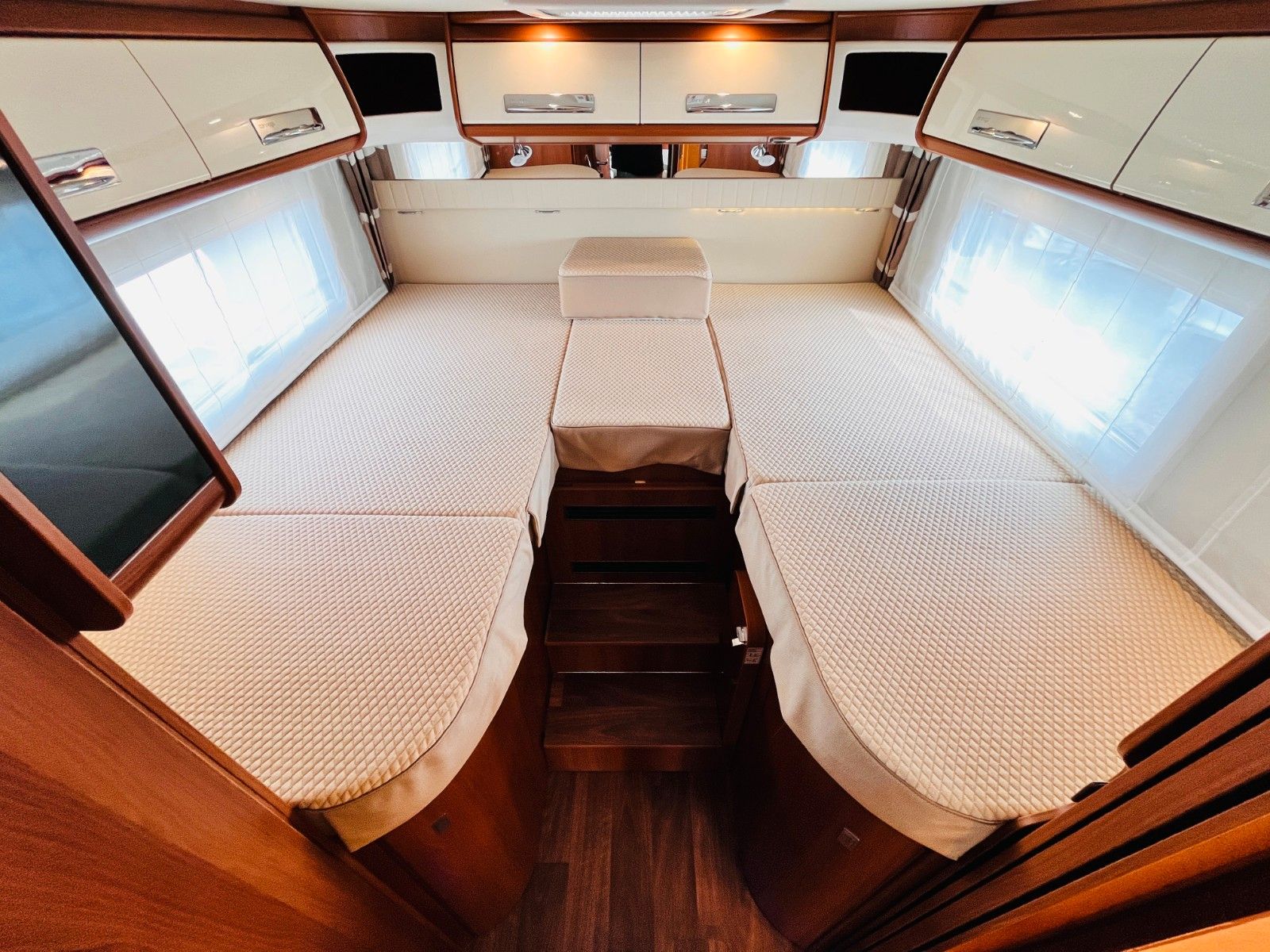 Fahrzeugabbildung Carthago CHIC E-LINE I50 LE DA FESTTANK-WC HUBSTÜTZEN