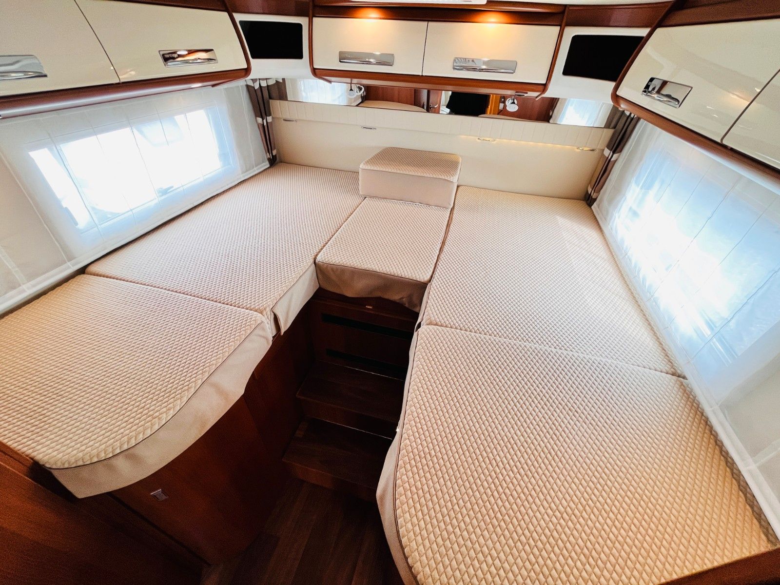 Fahrzeugabbildung Carthago CHIC E-LINE I50 LE DA FESTTANK-WC HUBSTÜTZEN