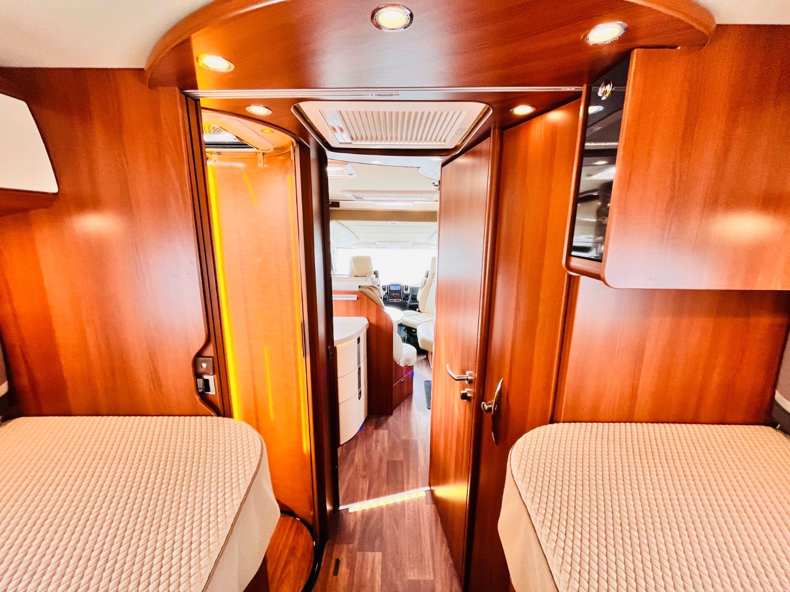 Fahrzeugabbildung Carthago CHIC E-LINE I50 LE DA FESTTANK-WC HUBSTÜTZEN