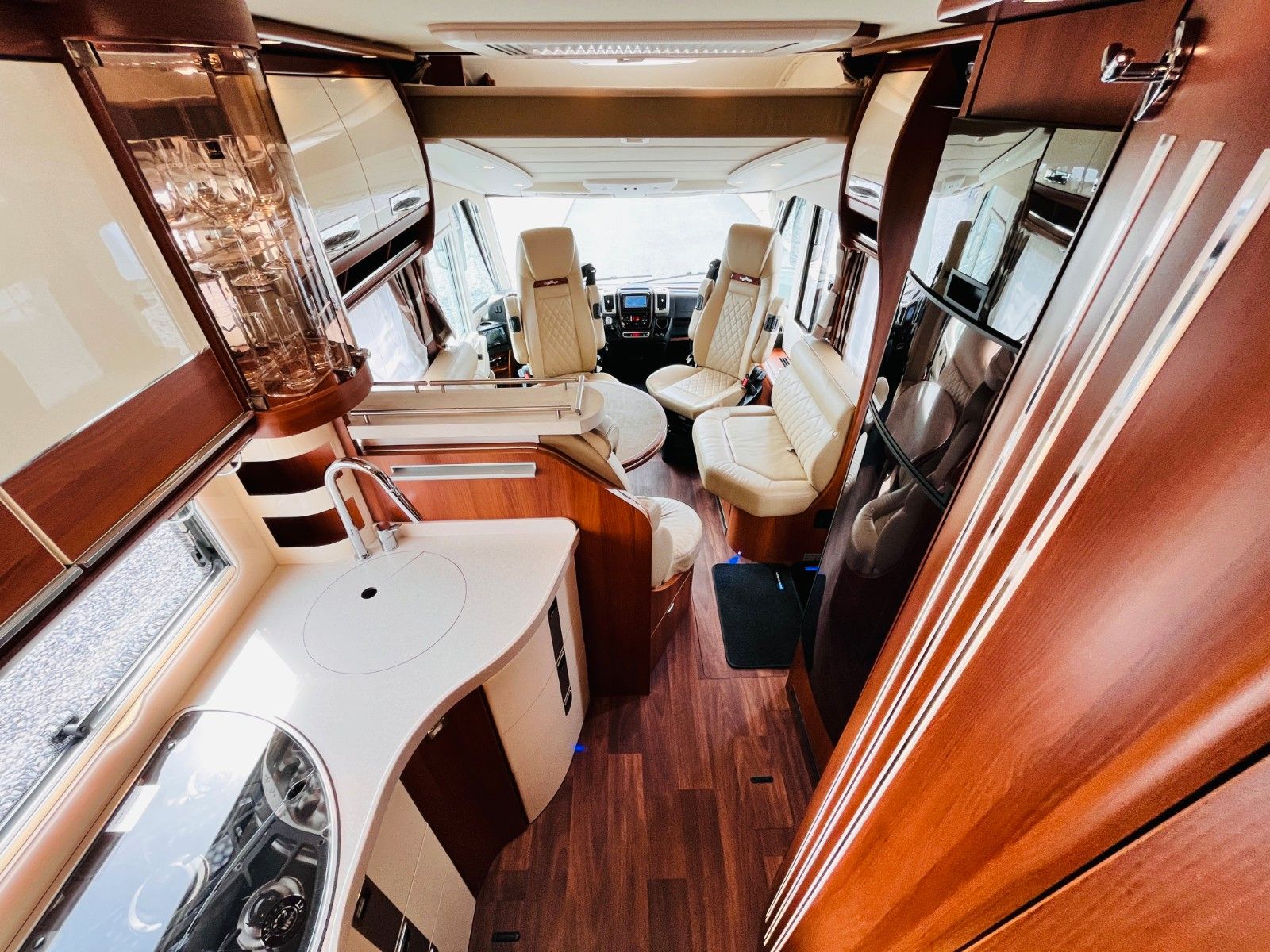 Fahrzeugabbildung Carthago CHIC E-LINE I50 LE DA FESTTANK-WC HUBSTÜTZEN