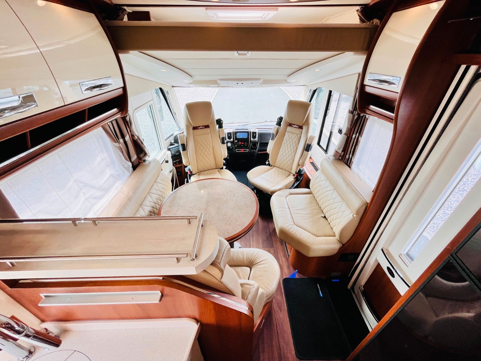 Fahrzeugabbildung Carthago CHIC E-LINE I50 LE DA FESTTANK-WC HUBSTÜTZEN