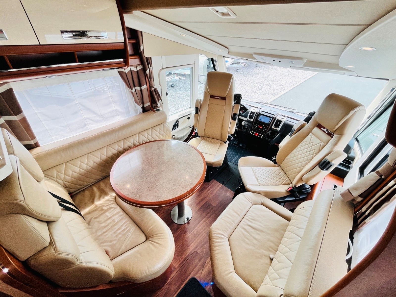 Fahrzeugabbildung Carthago CHIC E-LINE I50 LE DA FESTTANK-WC HUBSTÜTZEN