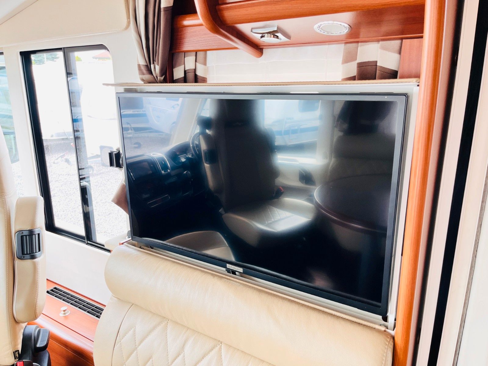 Fahrzeugabbildung Carthago CHIC E-LINE I50 LE DA FESTTANK-WC HUBSTÜTZEN