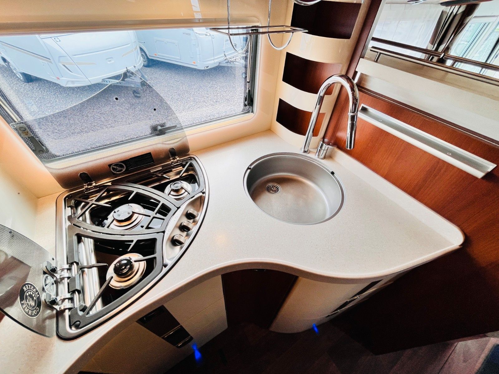 Fahrzeugabbildung Carthago CHIC E-LINE I50 LE DA FESTTANK-WC HUBSTÜTZEN