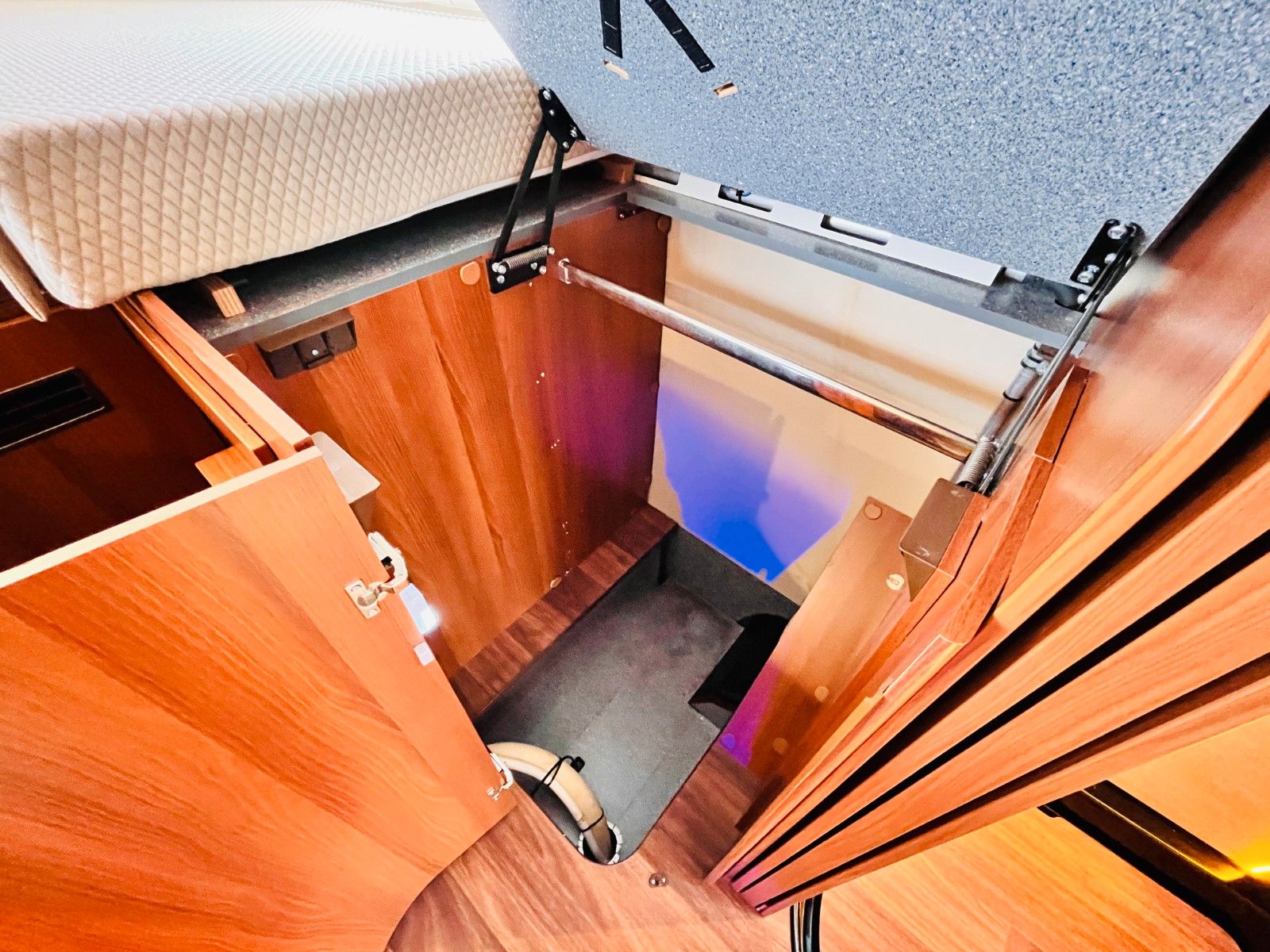 Fahrzeugabbildung Carthago CHIC E-LINE I50 LE DA FESTTANK-WC HUBSTÜTZEN