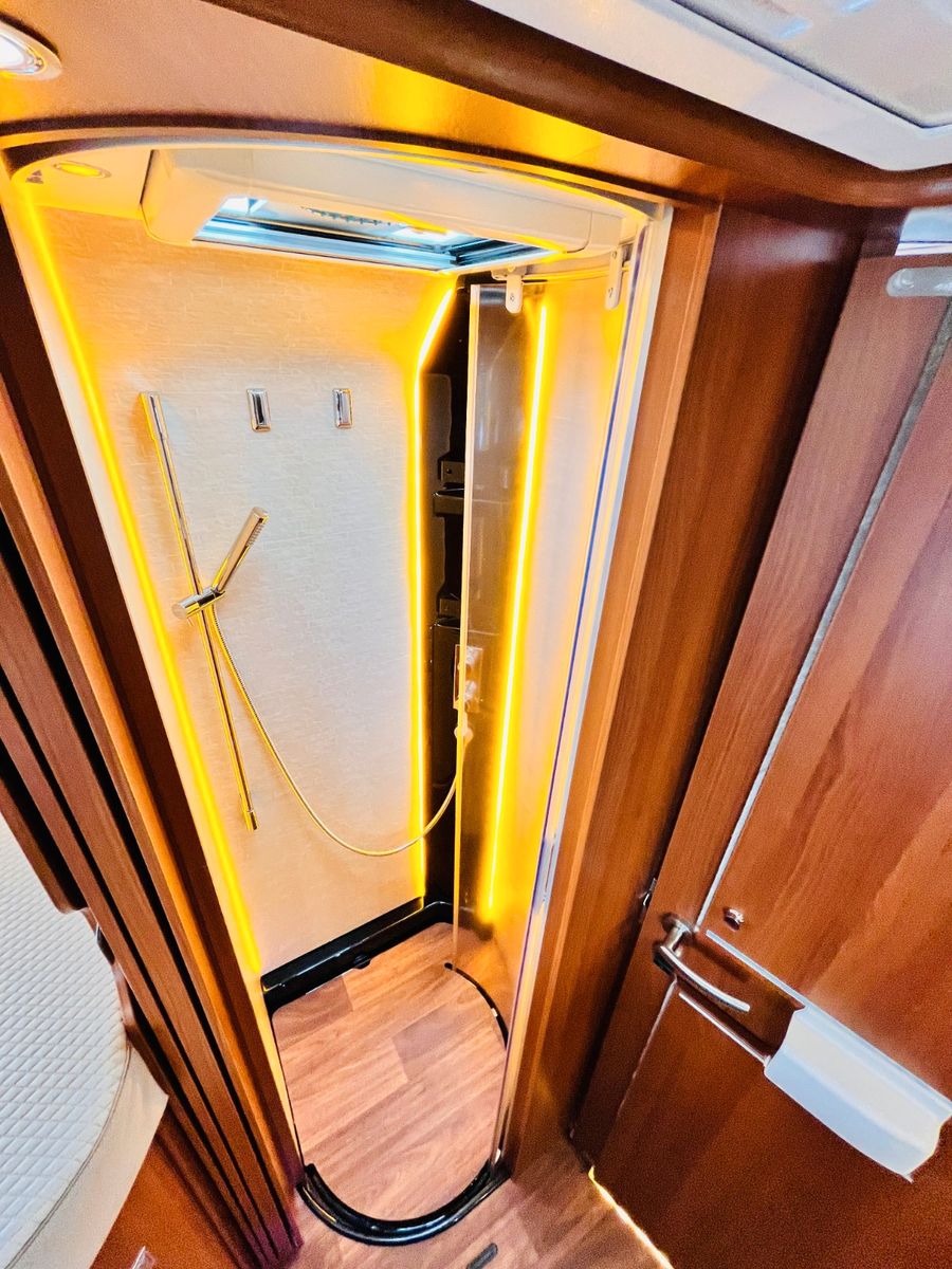 Fahrzeugabbildung Carthago CHIC E-LINE I50 LE DA FESTTANK-WC HUBSTÜTZEN