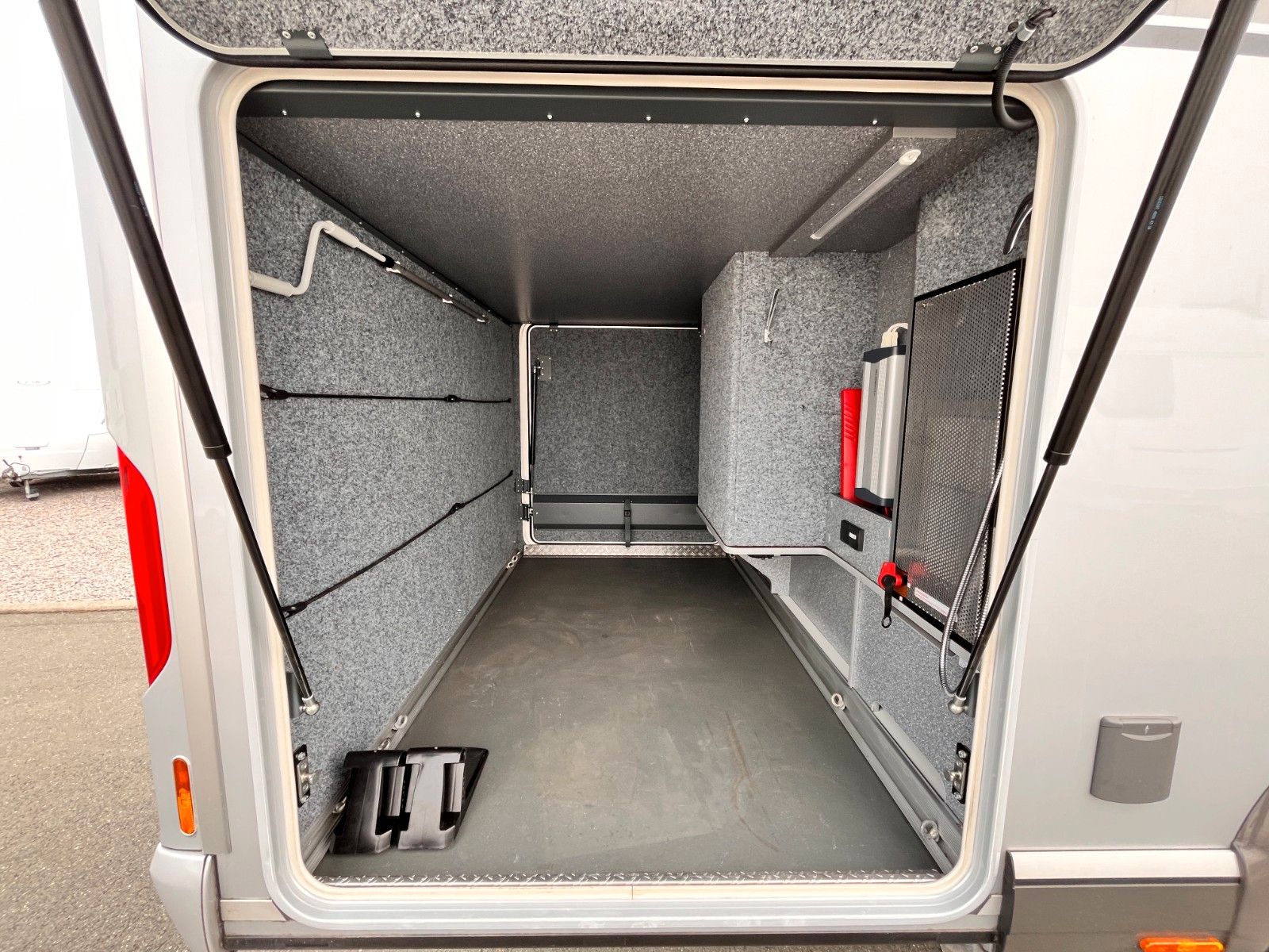 Fahrzeugabbildung Carthago CHIC E-LINE I50 LE DA FESTTANK-WC HUBSTÜTZEN