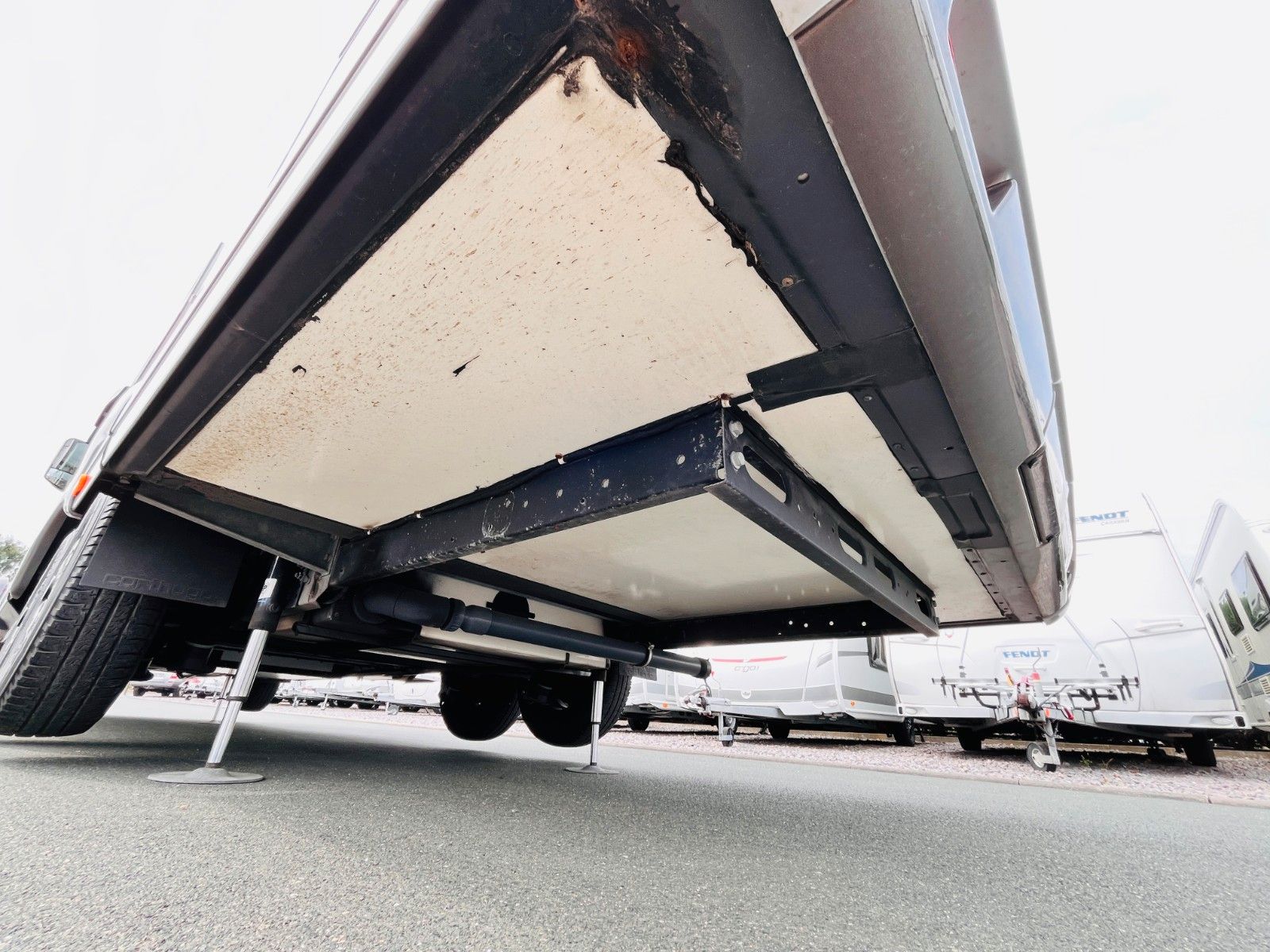 Fahrzeugabbildung Carthago CHIC E-LINE I50 LE DA FESTTANK-WC HUBSTÜTZEN