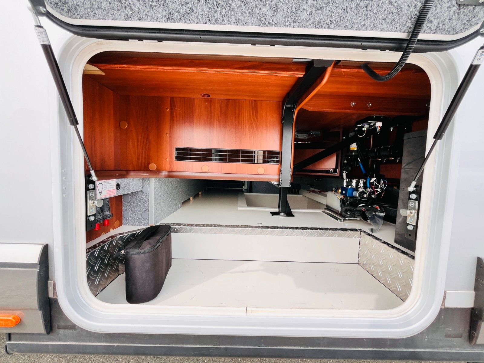 Fahrzeugabbildung Carthago CHIC E-LINE I50 LE DA FESTTANK-WC HUBSTÜTZEN