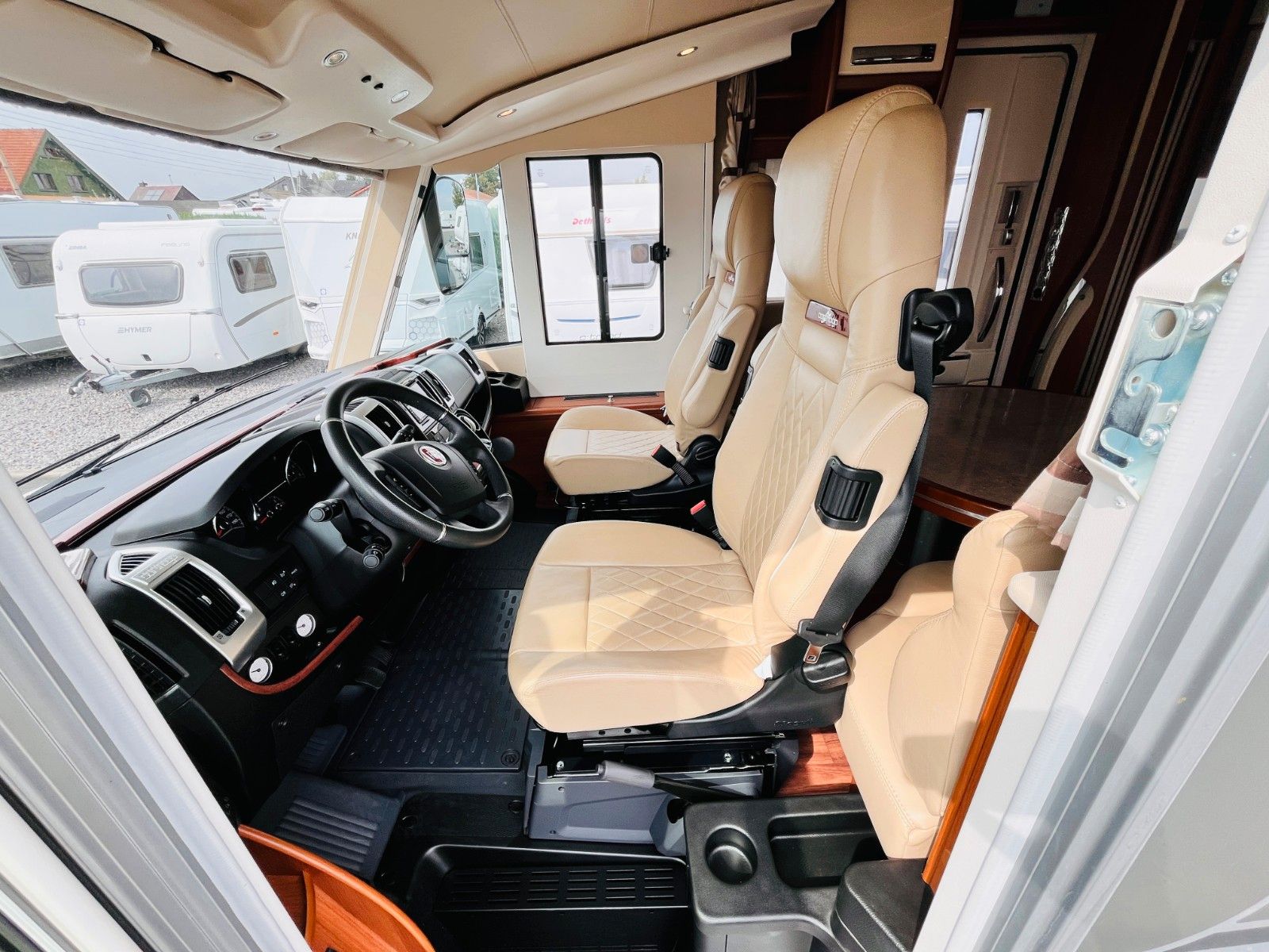 Fahrzeugabbildung Carthago CHIC E-LINE I50 LE DA FESTTANK-WC HUBSTÜTZEN