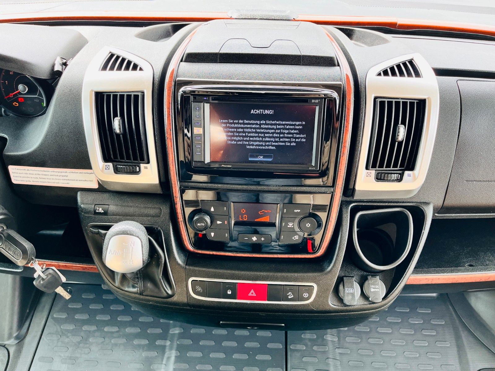 Fahrzeugabbildung Carthago CHIC E-LINE I50 LE DA FESTTANK-WC HUBSTÜTZEN