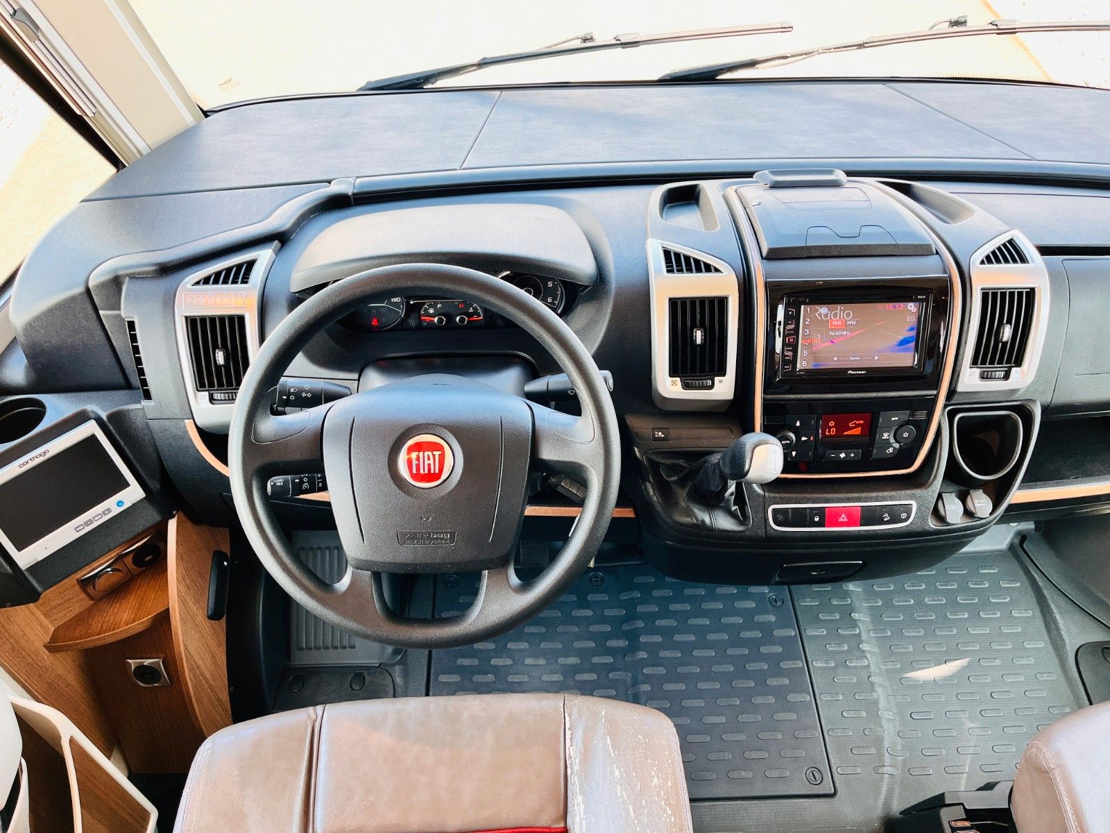 Fahrzeugabbildung Carthago C-TOURER I 144 LE RAUMBAD EINZELBETTEN AUTOMATIK