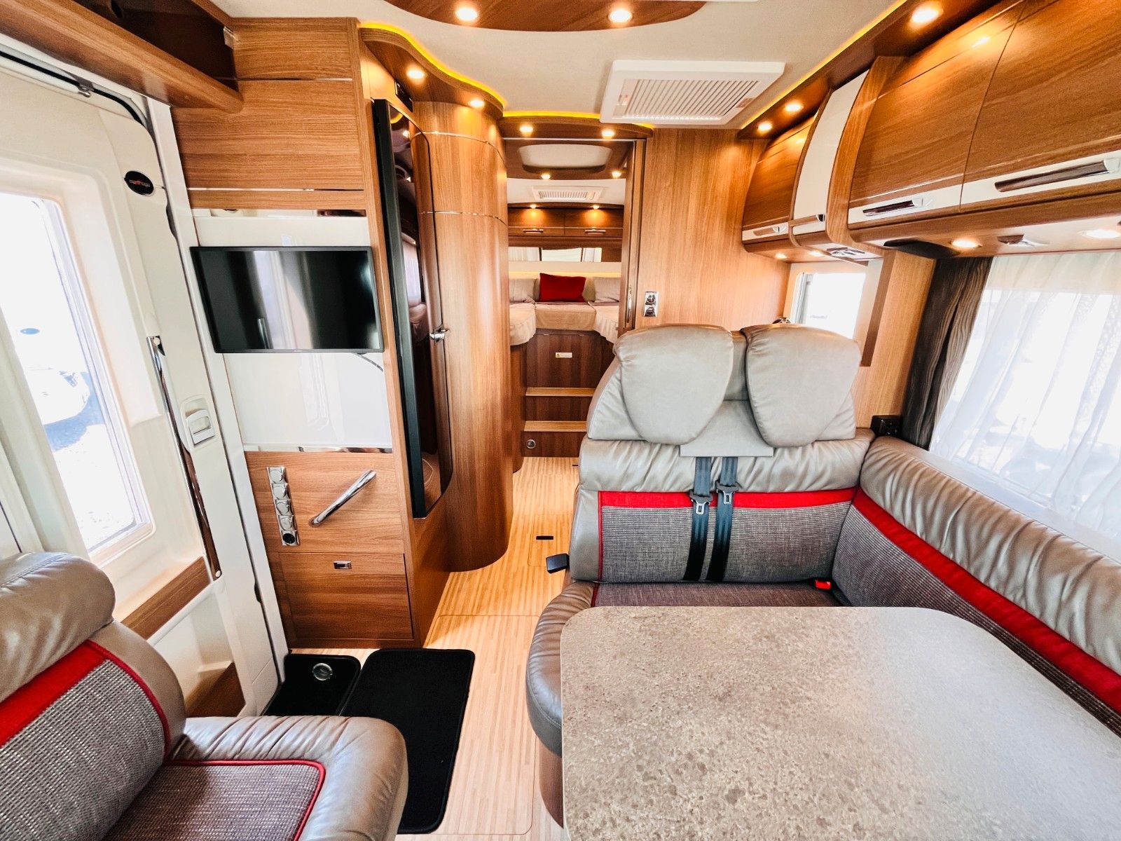 Fahrzeugabbildung Carthago C-TOURER I 144 LE RAUMBAD EINZELBETTEN AUTOMATIK