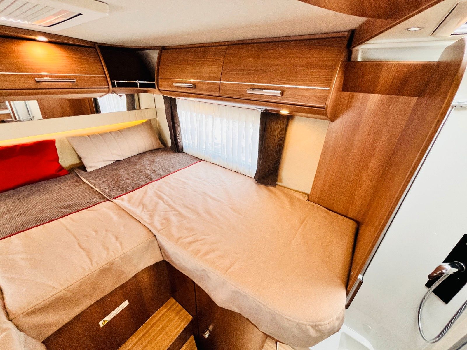 Fahrzeugabbildung Carthago C-TOURER I 144 LE RAUMBAD EINZELBETTEN AUTOMATIK