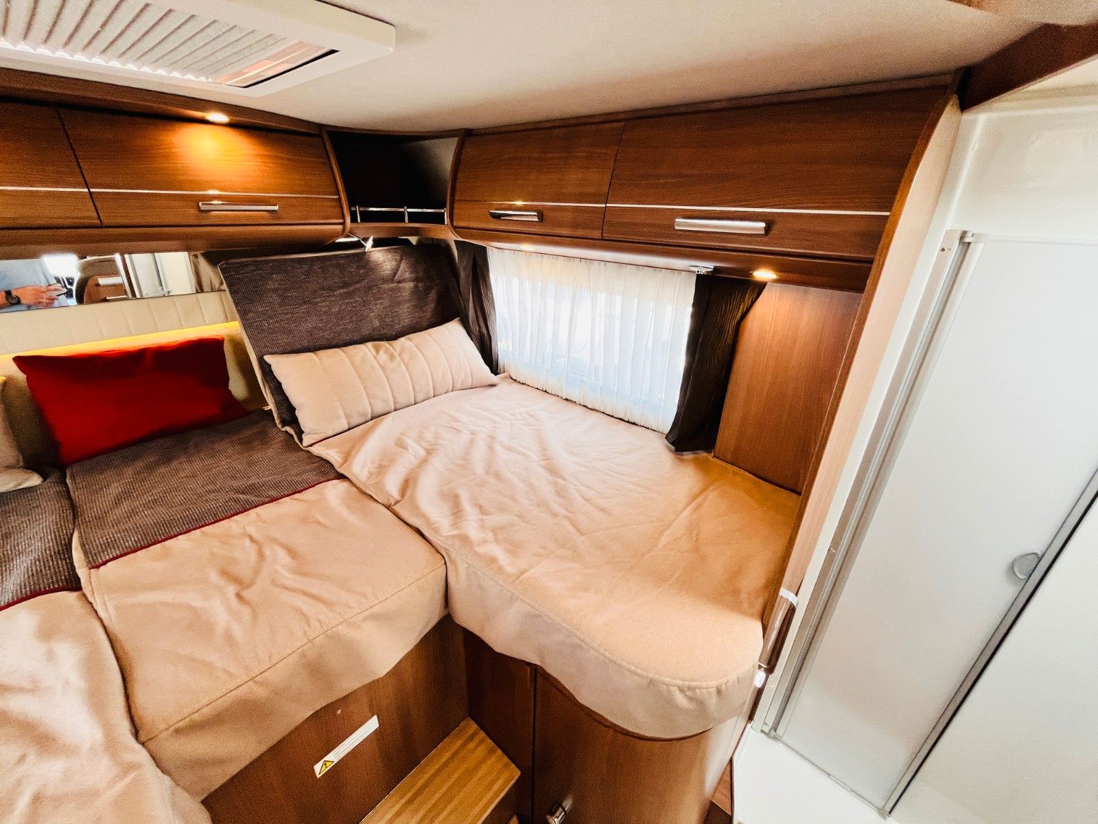 Fahrzeugabbildung Carthago C-TOURER I 144 LE RAUMBAD EINZELBETTEN AUTOMATIK