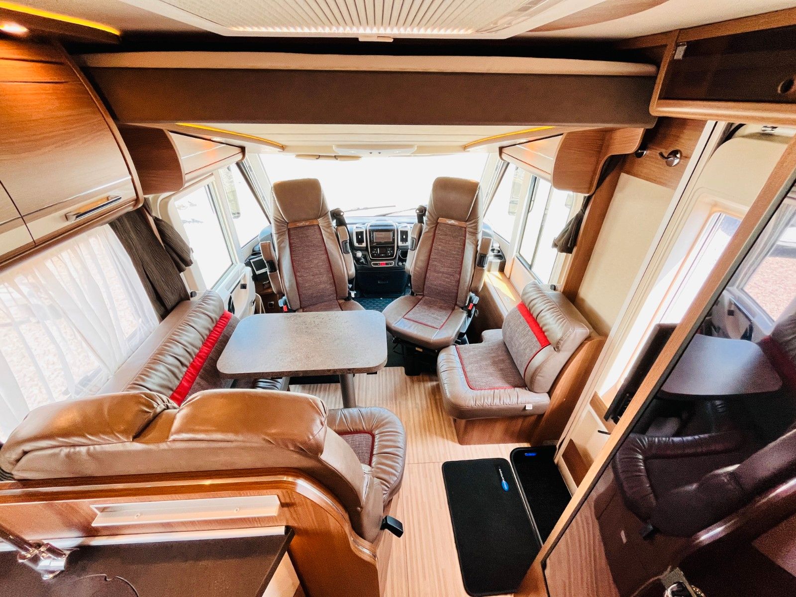 Fahrzeugabbildung Carthago C-TOURER I 144 LE RAUMBAD EINZELBETTEN AUTOMATIK