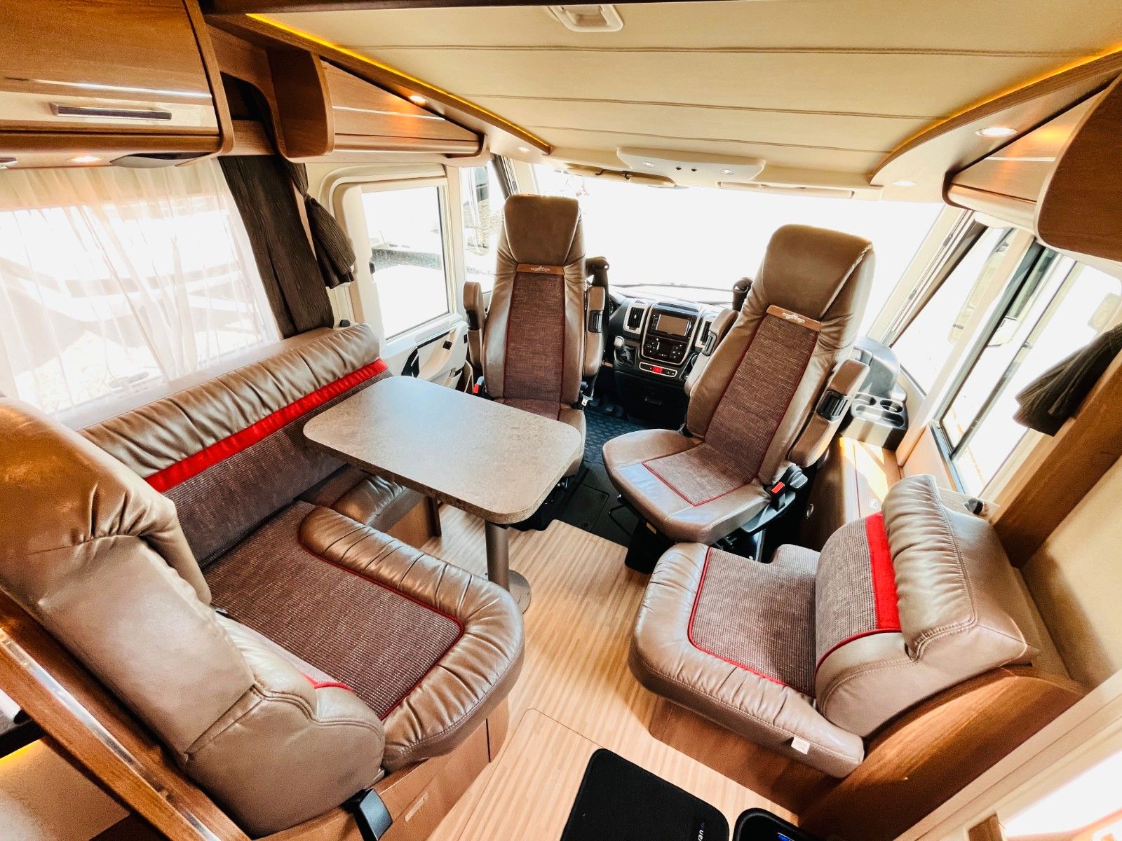 Fahrzeugabbildung Carthago C-TOURER I 144 LE RAUMBAD EINZELBETTEN AUTOMATIK