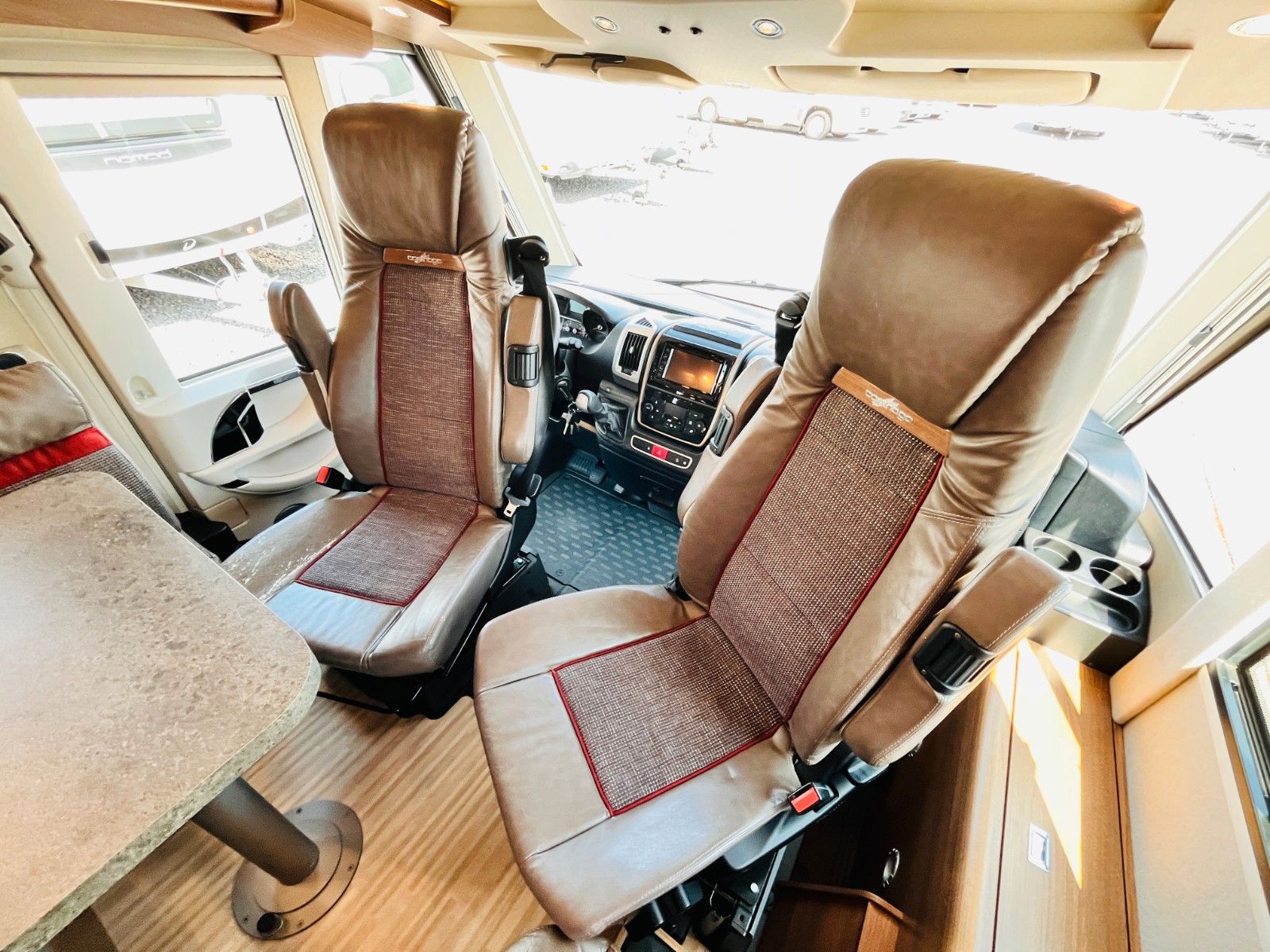 Fahrzeugabbildung Carthago C-TOURER I 144 LE RAUMBAD EINZELBETTEN AUTOMATIK