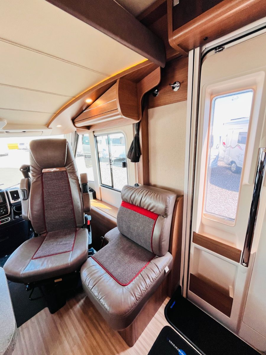 Fahrzeugabbildung Carthago C-TOURER I 144 LE RAUMBAD EINZELBETTEN AUTOMATIK