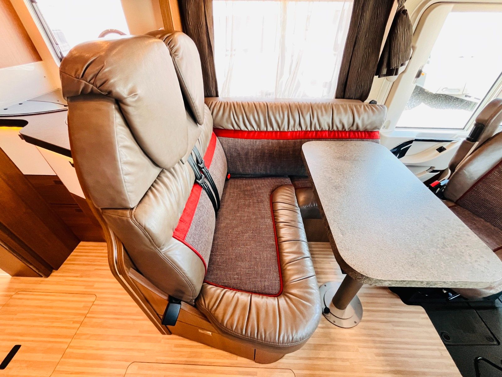 Fahrzeugabbildung Carthago C-TOURER I 144 LE RAUMBAD EINZELBETTEN AUTOMATIK