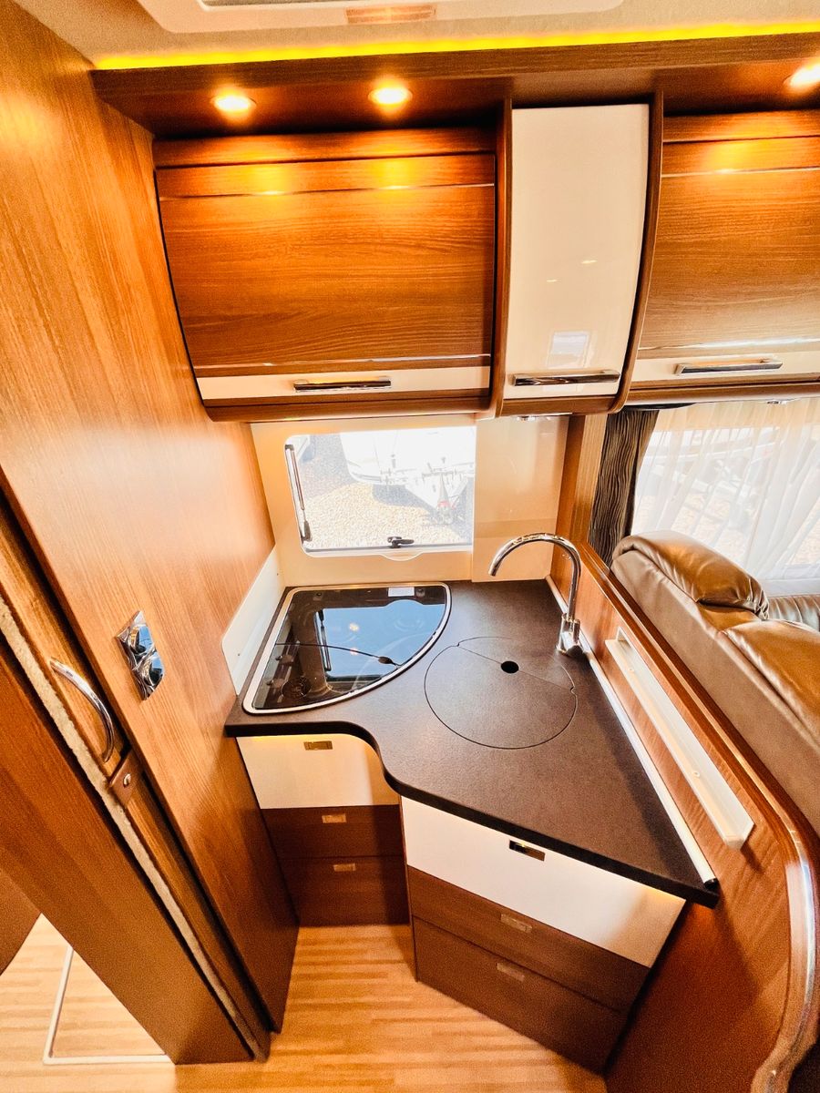 Fahrzeugabbildung Carthago C-TOURER I 144 LE RAUMBAD EINZELBETTEN AUTOMATIK