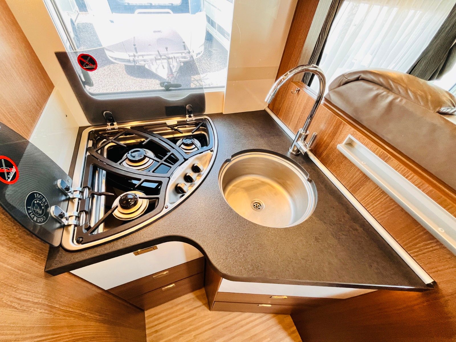 Fahrzeugabbildung Carthago C-TOURER I 144 LE RAUMBAD EINZELBETTEN AUTOMATIK