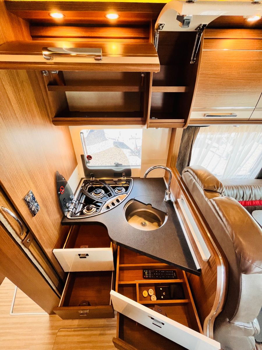 Fahrzeugabbildung Carthago C-TOURER I 144 LE RAUMBAD EINZELBETTEN AUTOMATIK