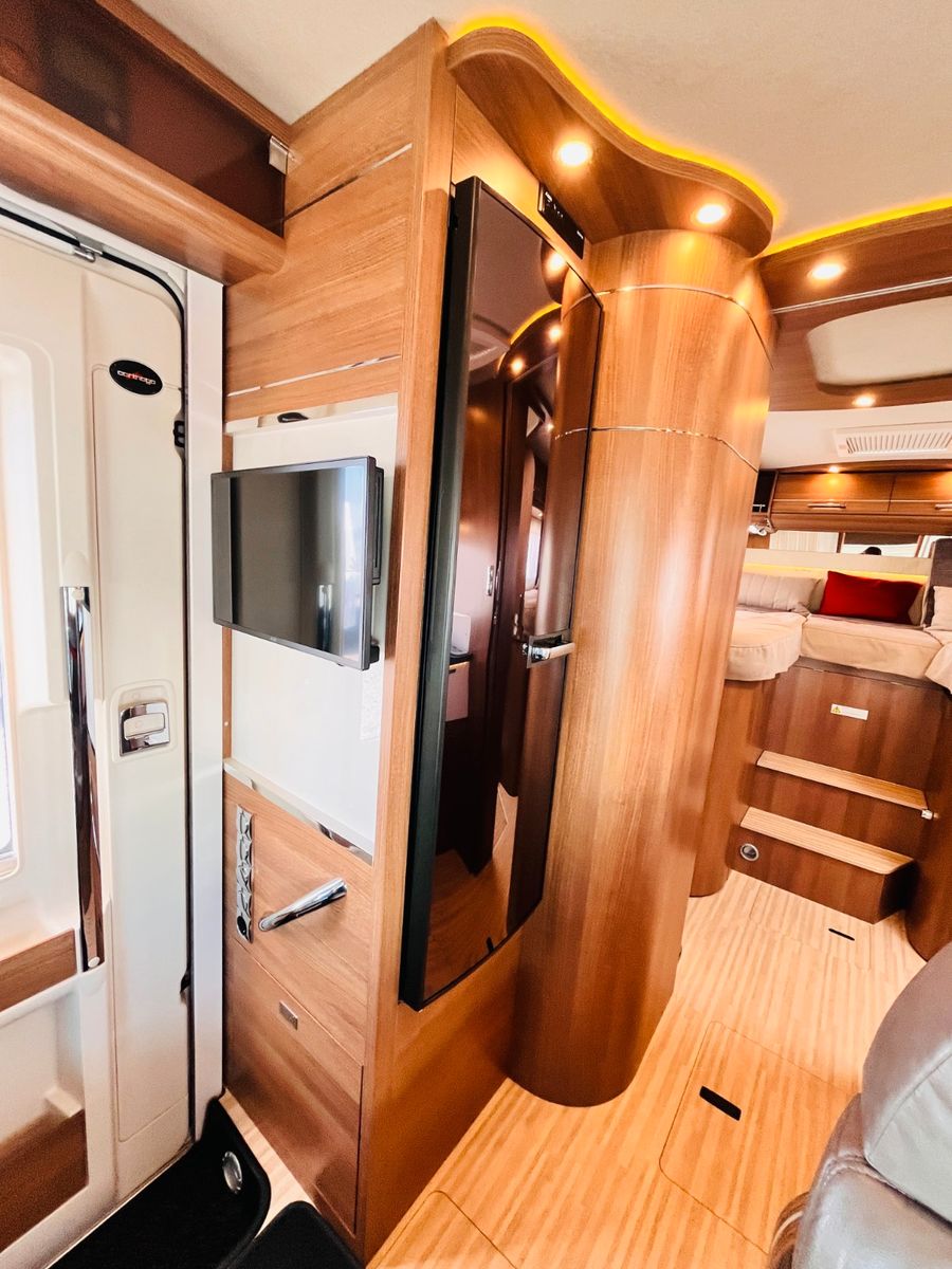 Fahrzeugabbildung Carthago C-TOURER I 144 LE RAUMBAD EINZELBETTEN AUTOMATIK