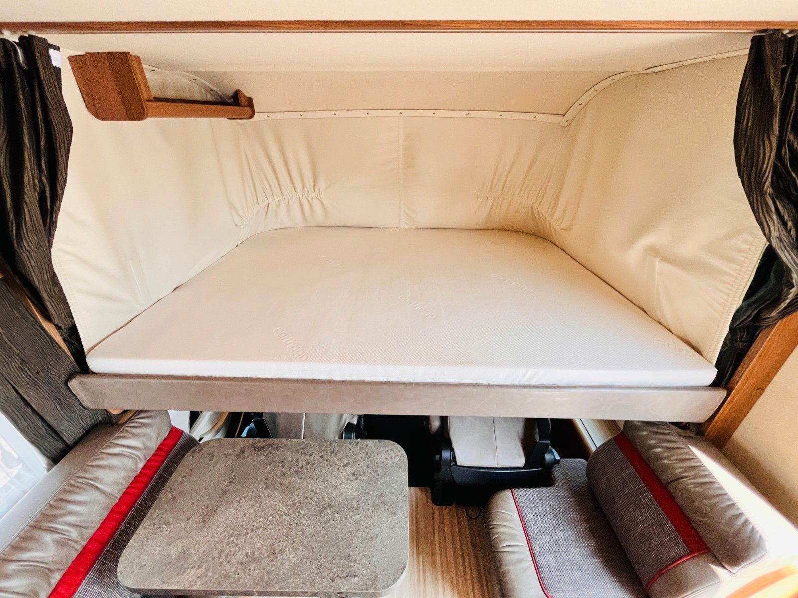 Fahrzeugabbildung Carthago C-TOURER I 144 LE RAUMBAD EINZELBETTEN AUTOMATIK