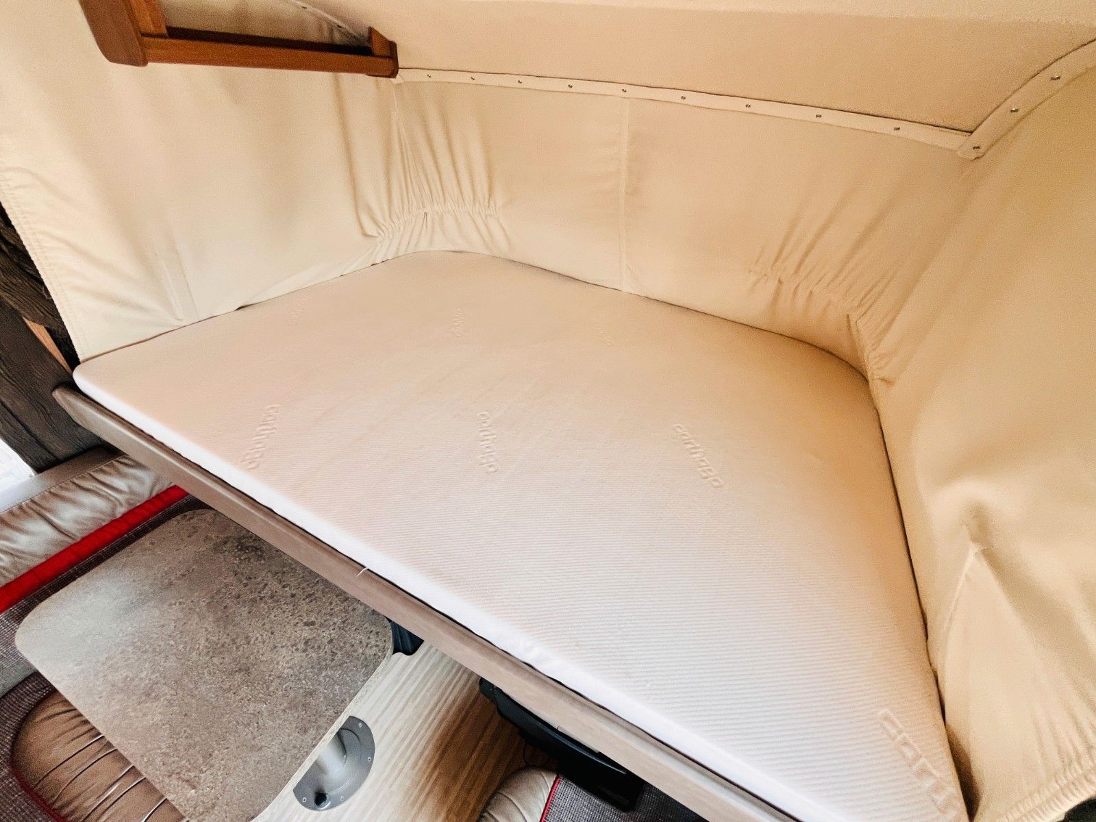 Fahrzeugabbildung Carthago C-TOURER I 144 LE RAUMBAD EINZELBETTEN AUTOMATIK