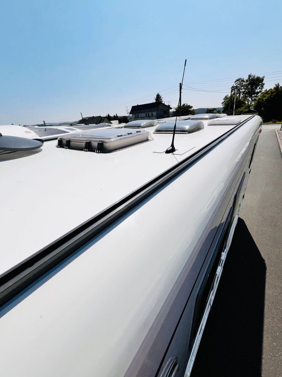 Fahrzeugabbildung Carthago C-TOURER I 144 LE RAUMBAD EINZELBETTEN AUTOMATIK