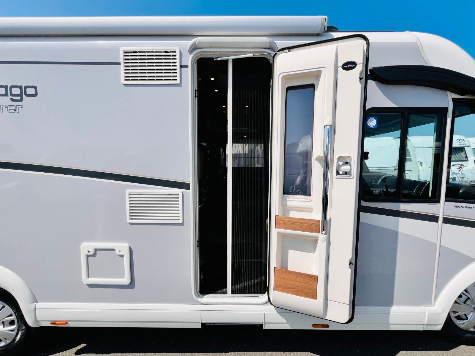 Fahrzeugabbildung Carthago C-TOURER I 144 LE RAUMBAD EINZELBETTEN AUTOMATIK