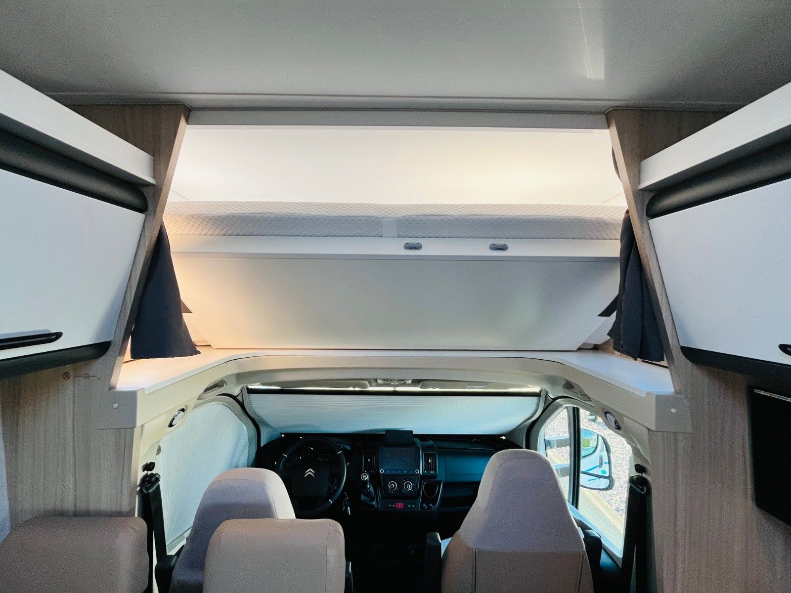 Fahrzeugabbildung Sun Living A 75 DP DOPPELBETT GARAGE TV SOLAR