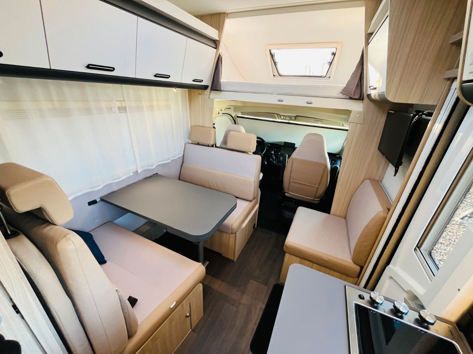 Fahrzeugabbildung Sun Living A 75 DP DOPPELBETT GARAGE TV SOLAR