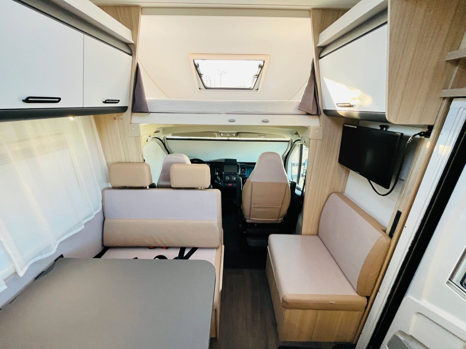 Fahrzeugabbildung Sun Living A 75 DP DOPPELBETT GARAGE TV SOLAR