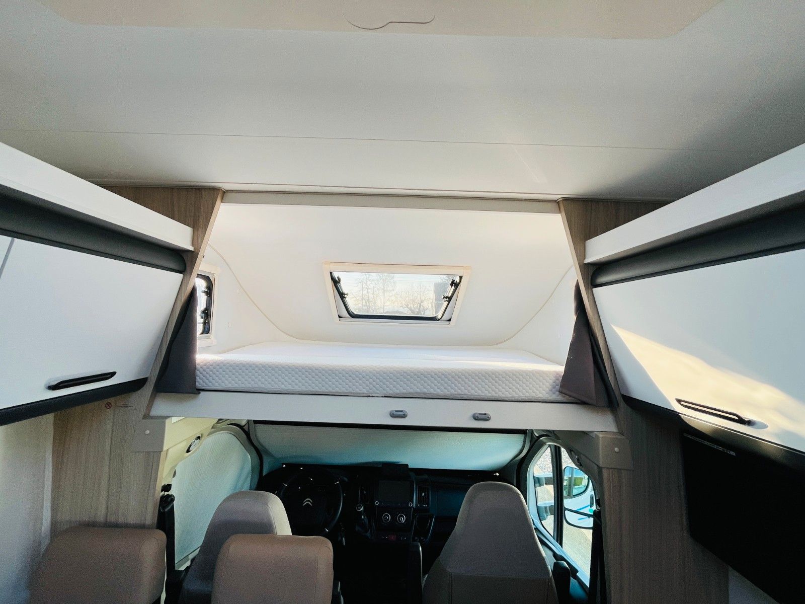 Fahrzeugabbildung Sun Living A 75 DP DOPPELBETT GARAGE TV SOLAR