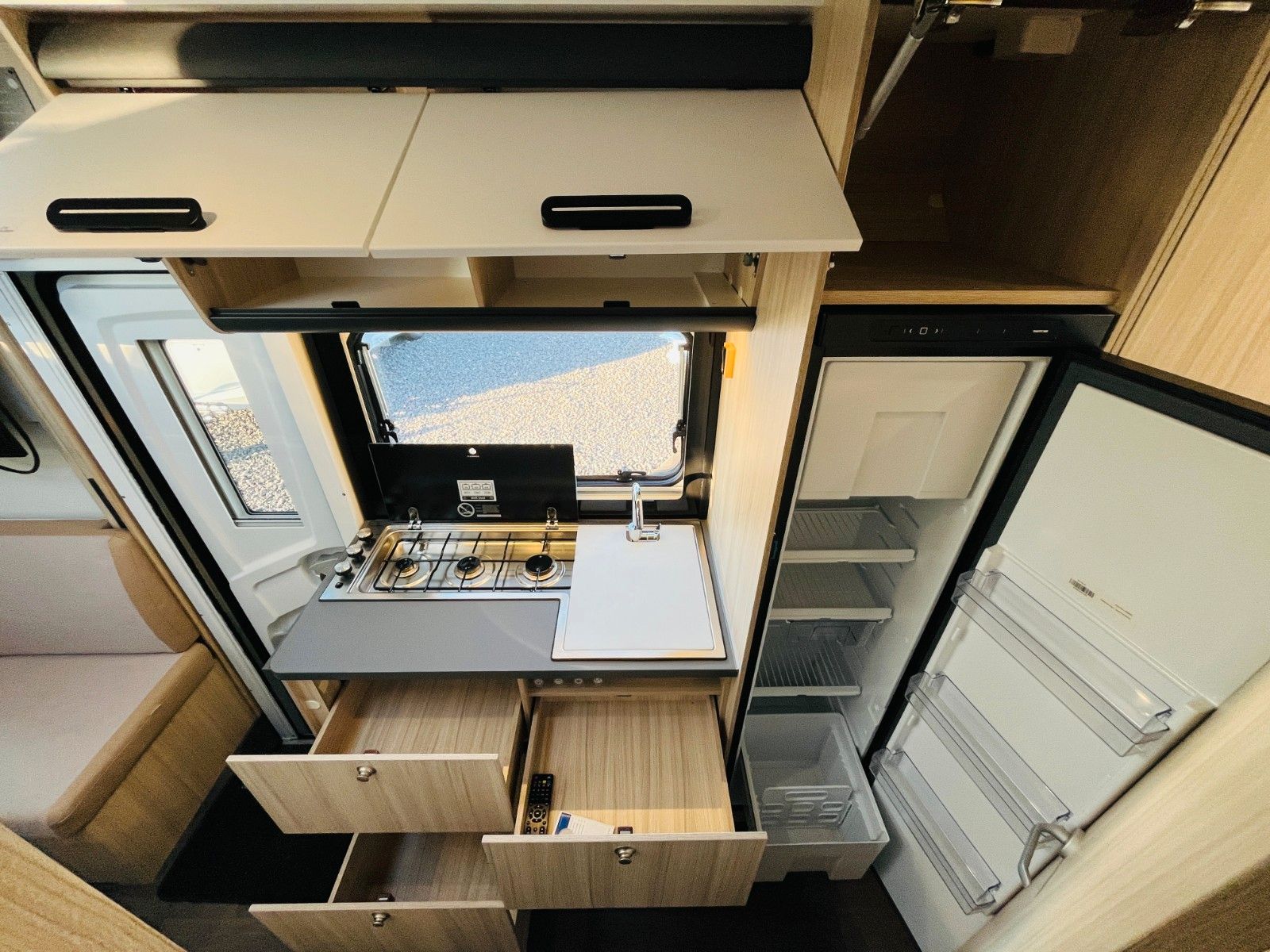 Fahrzeugabbildung Sun Living A 75 DP DOPPELBETT GARAGE TV SOLAR