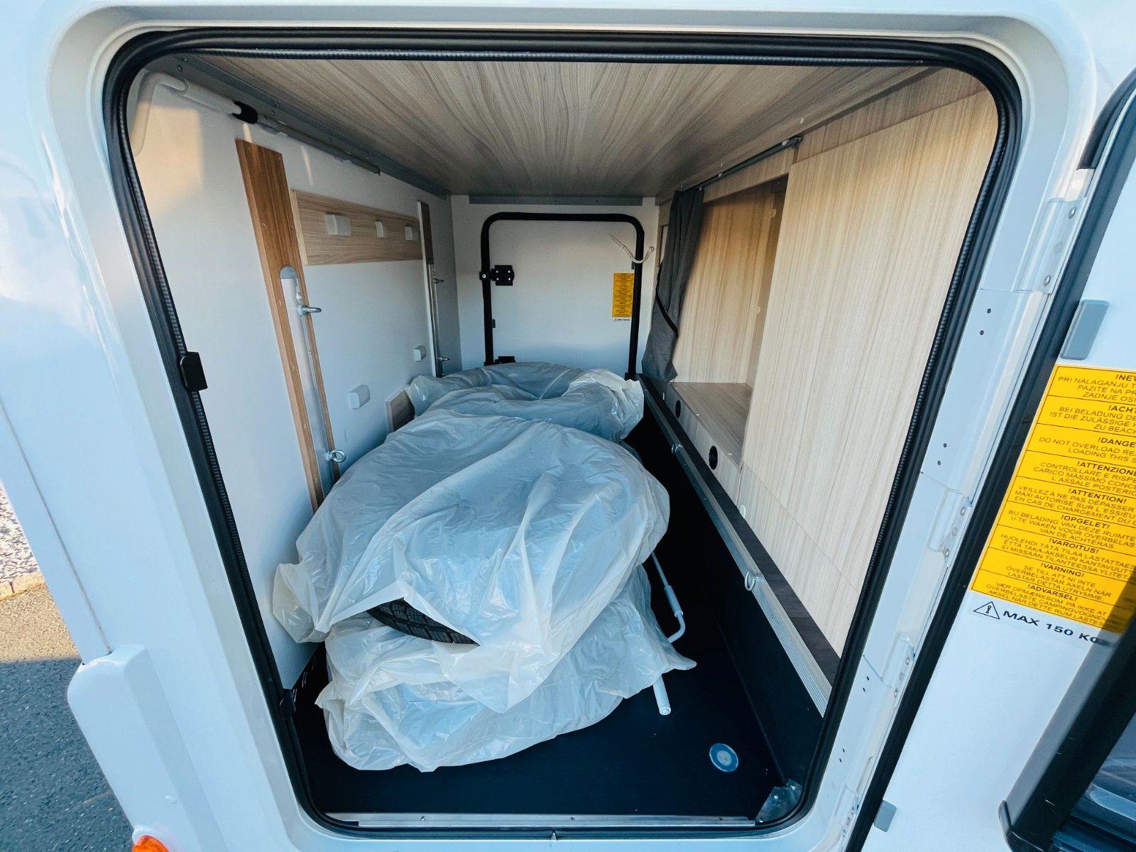 Fahrzeugabbildung Sun Living A 75 DP DOPPELBETT GARAGE TV SOLAR