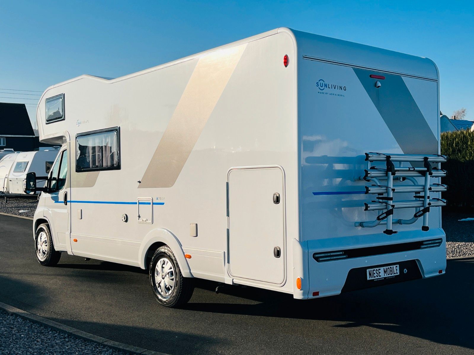 Fahrzeugabbildung Sun Living A 75 DP DOPPELBETT GARAGE TV SOLAR