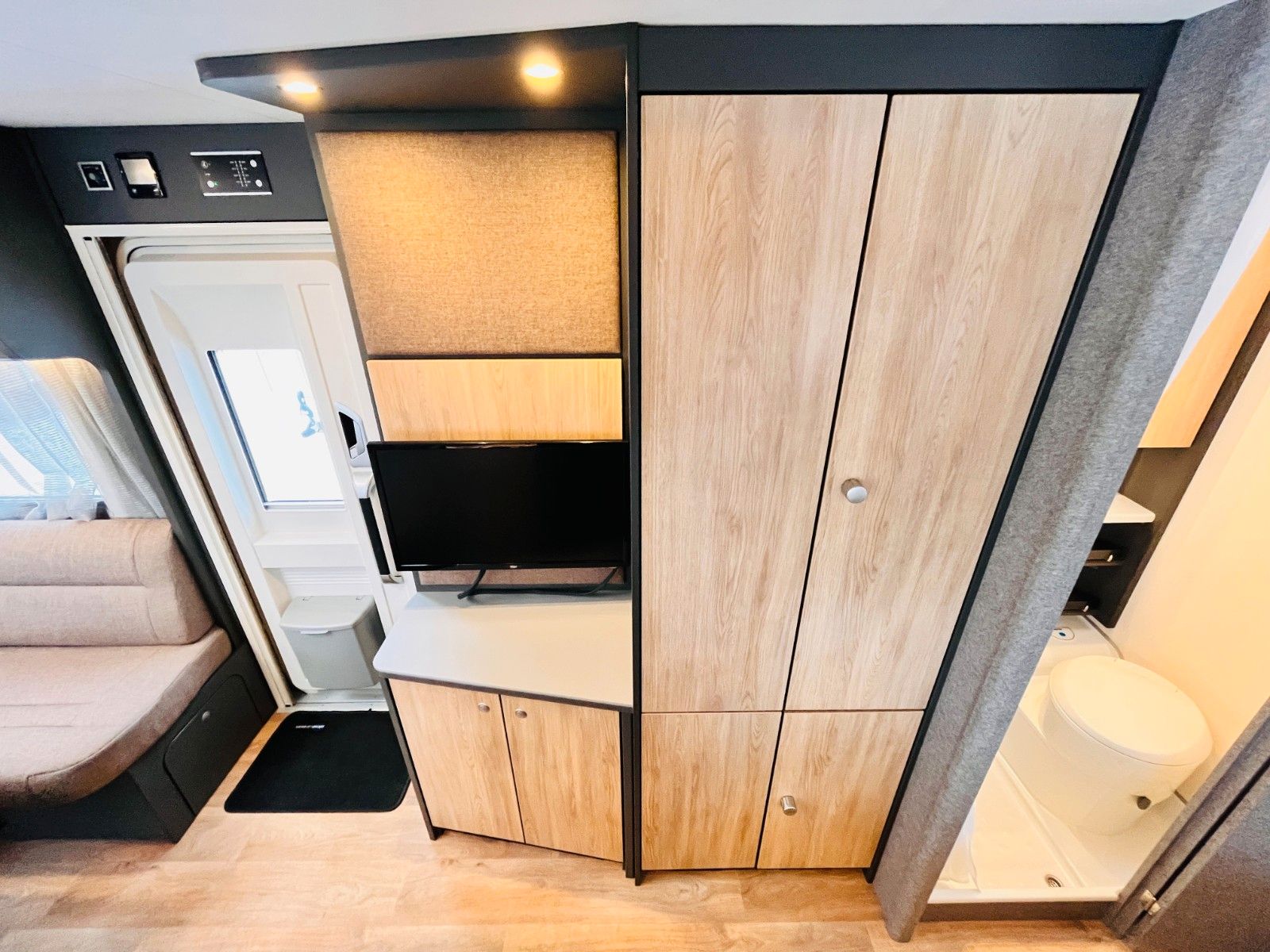 Fahrzeugabbildung Dethleffs BEDUIN SCANDINAVIA 650 RE ALDE SAT KLIMA MOVER