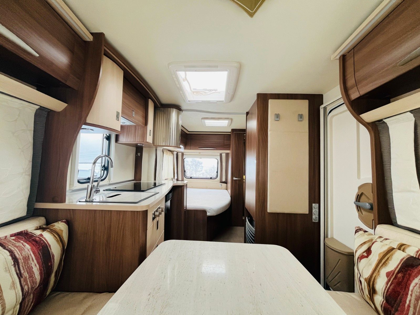 Fahrzeugabbildung Bürstner AVERSO 460 TS FRANZ.BETT RUNDSITZGRUPPE MOVER