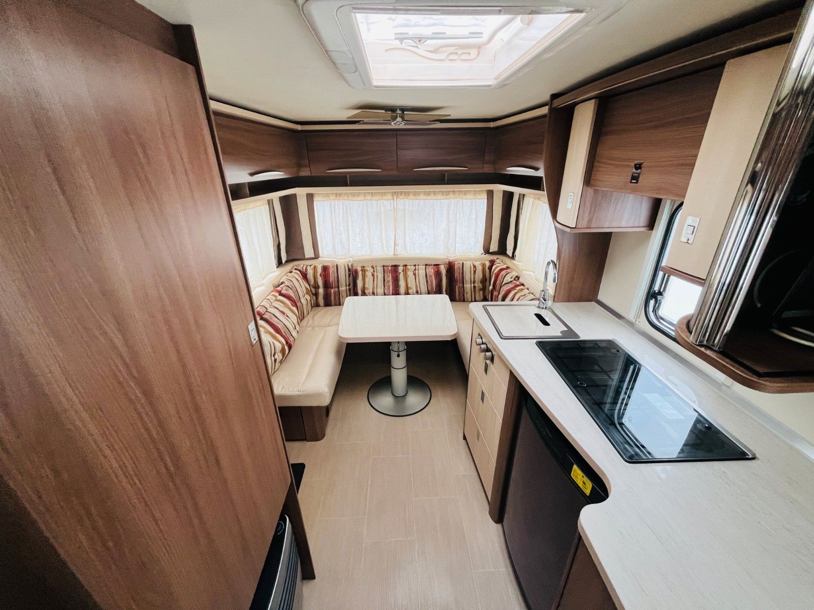 Fahrzeugabbildung Bürstner AVERSO 460 TS FRANZ.BETT RUNDSITZGRUPPE MOVER