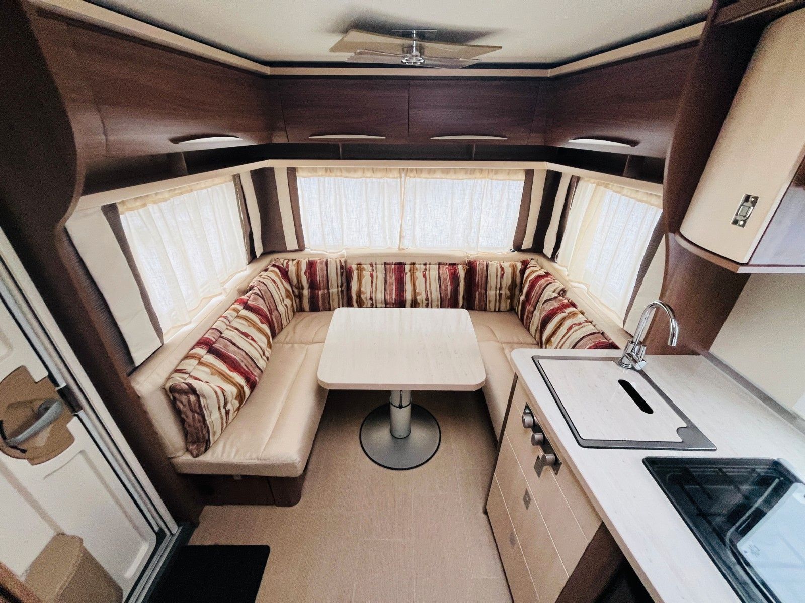 Fahrzeugabbildung Bürstner AVERSO 460 TS FRANZ.BETT RUNDSITZGRUPPE MOVER