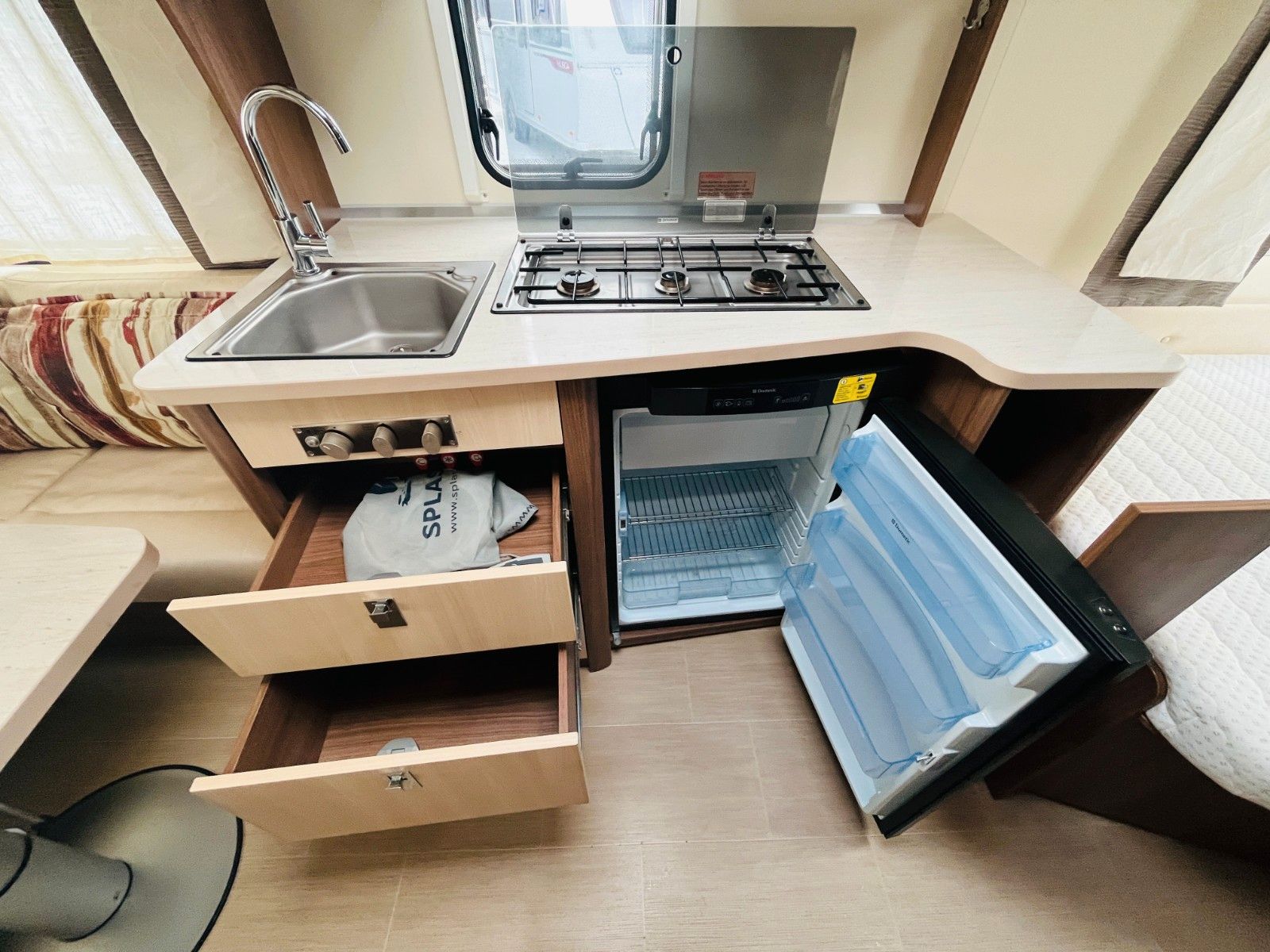 Fahrzeugabbildung Bürstner AVERSO 460 TS FRANZ.BETT RUNDSITZGRUPPE MOVER