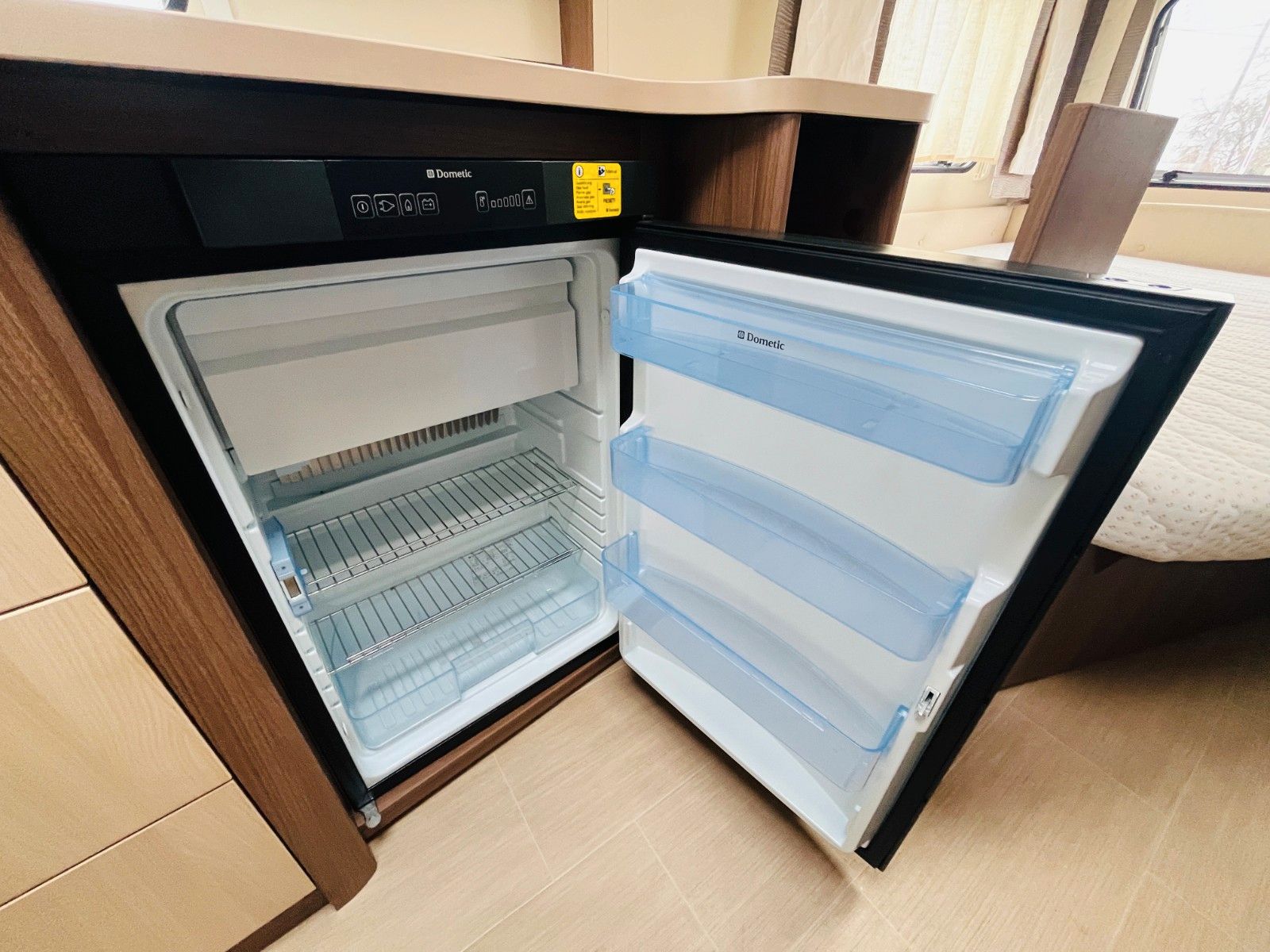 Fahrzeugabbildung Bürstner AVERSO 460 TS FRANZ.BETT RUNDSITZGRUPPE MOVER