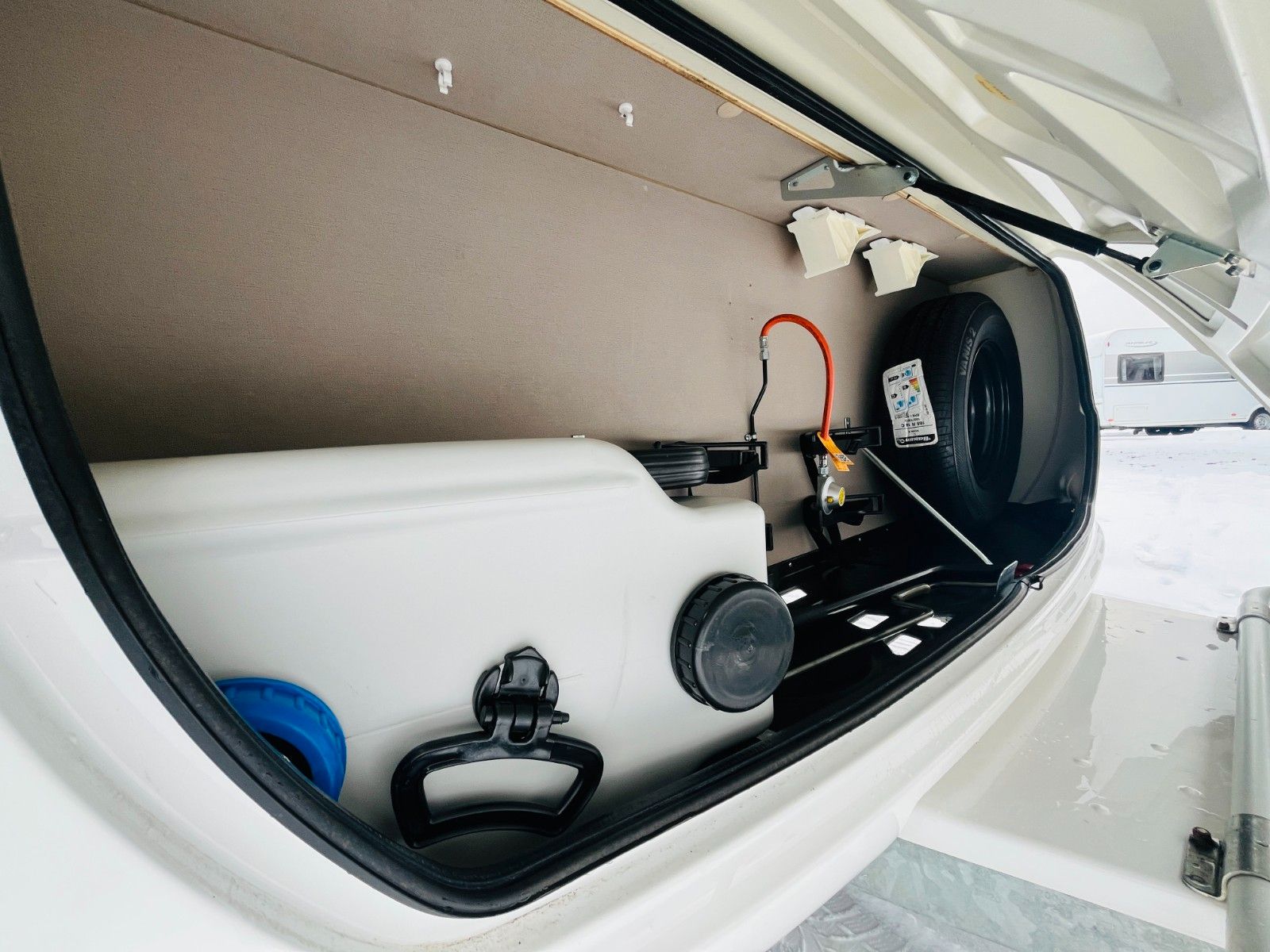 Fahrzeugabbildung Bürstner AVERSO 460 TS FRANZ.BETT RUNDSITZGRUPPE MOVER