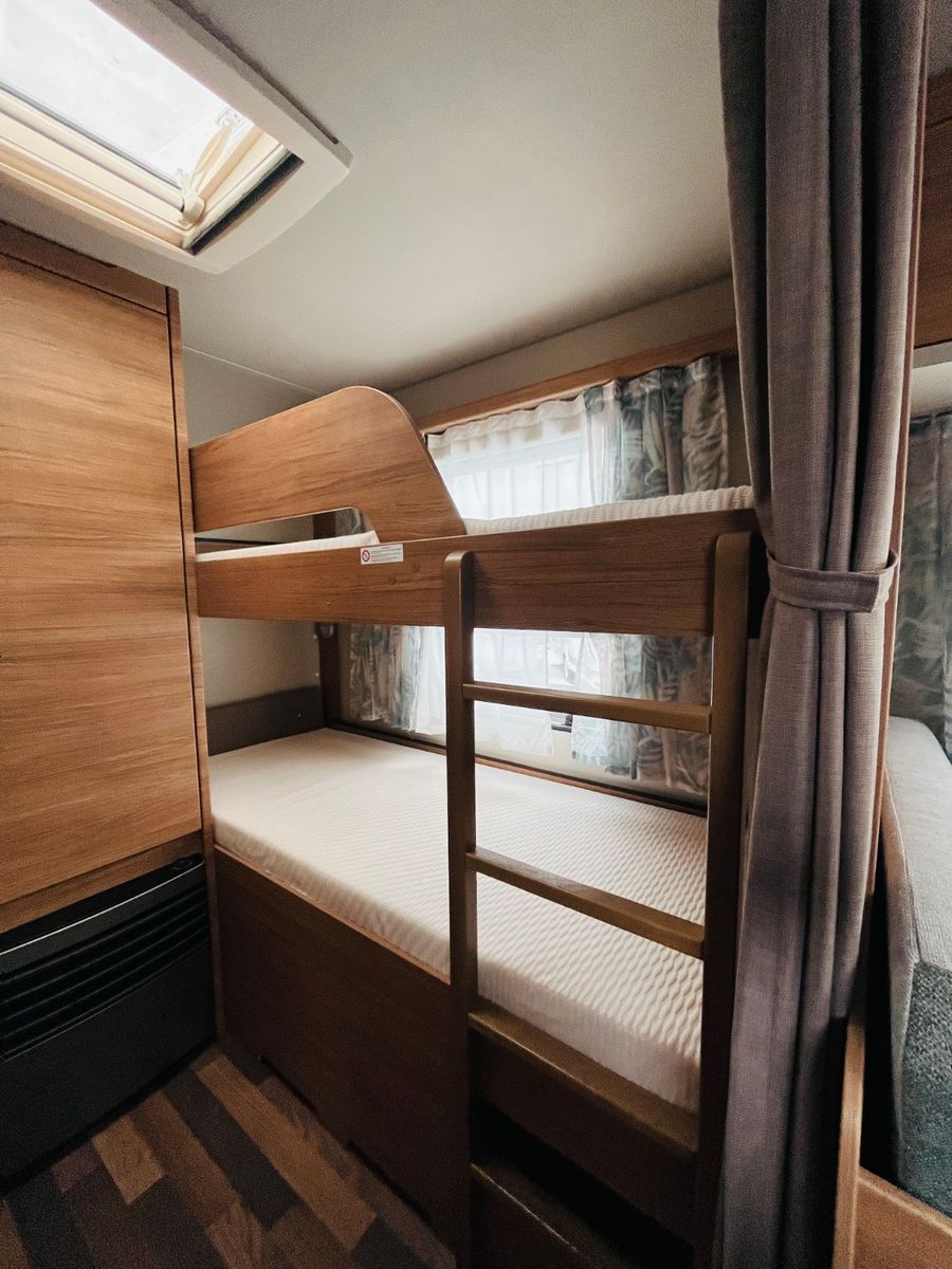 Fahrzeugabbildung Weinsberg CARAONE 550 QDK ETAGENBETTEN DUSCHE MOVER 1.HAND