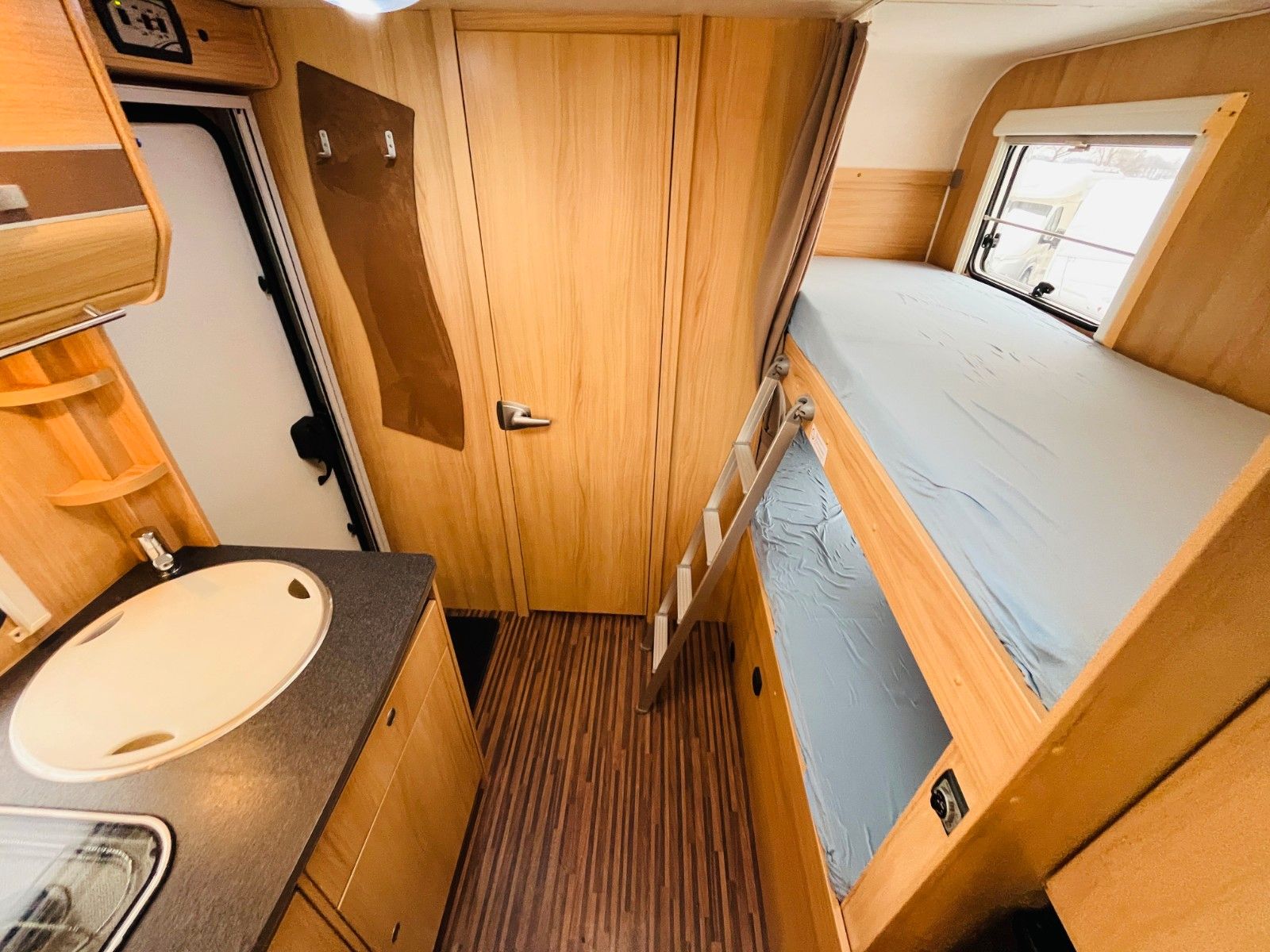 Fahrzeugabbildung Sunlight A 69 ETAGENBETTEN 2 SITZGRUPPEN MARKISE