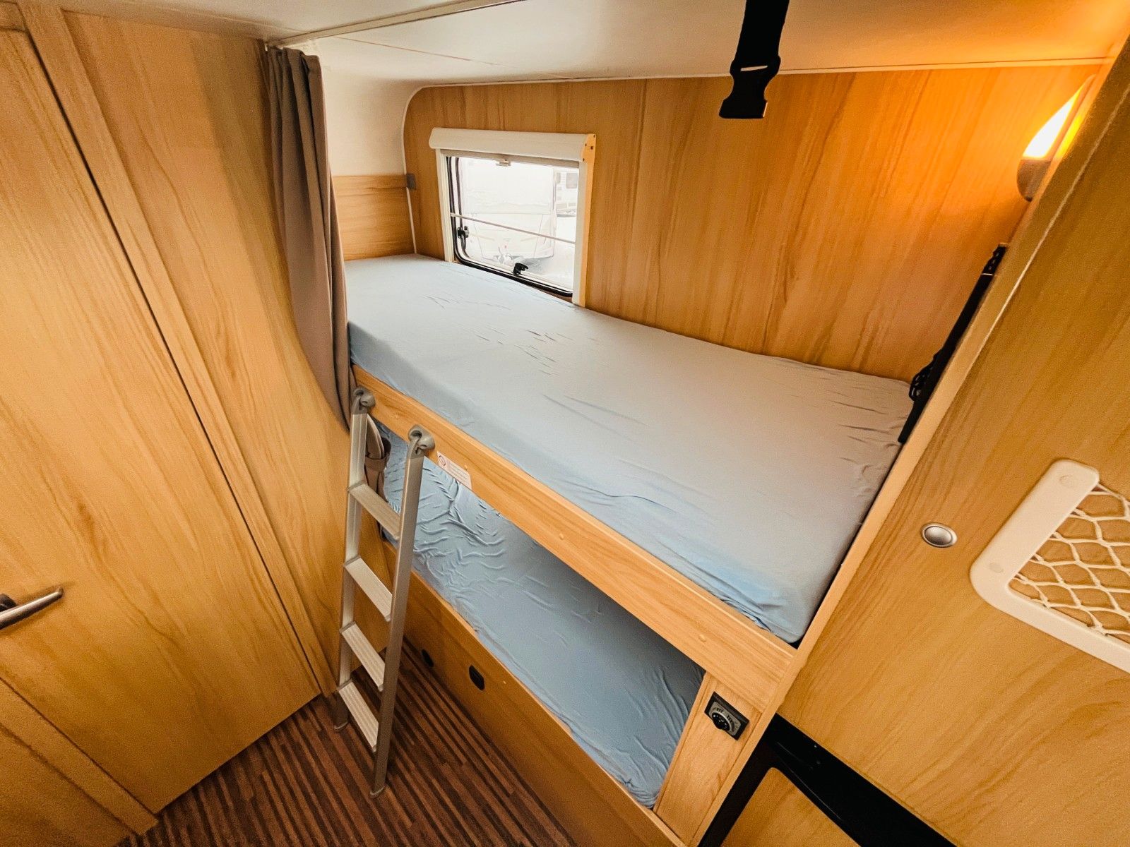 Fahrzeugabbildung Sunlight A 69 ETAGENBETTEN 2 SITZGRUPPEN MARKISE