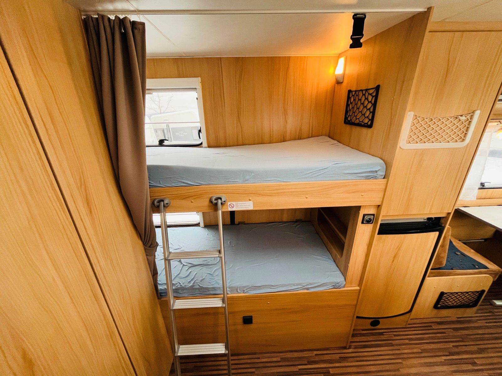 Fahrzeugabbildung Sunlight A 69 ETAGENBETTEN 2 SITZGRUPPEN MARKISE